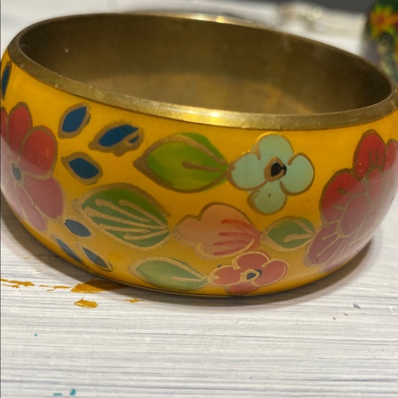 Yellow & brass painted enamel floral bangle bracelet - Picture 6 of 11